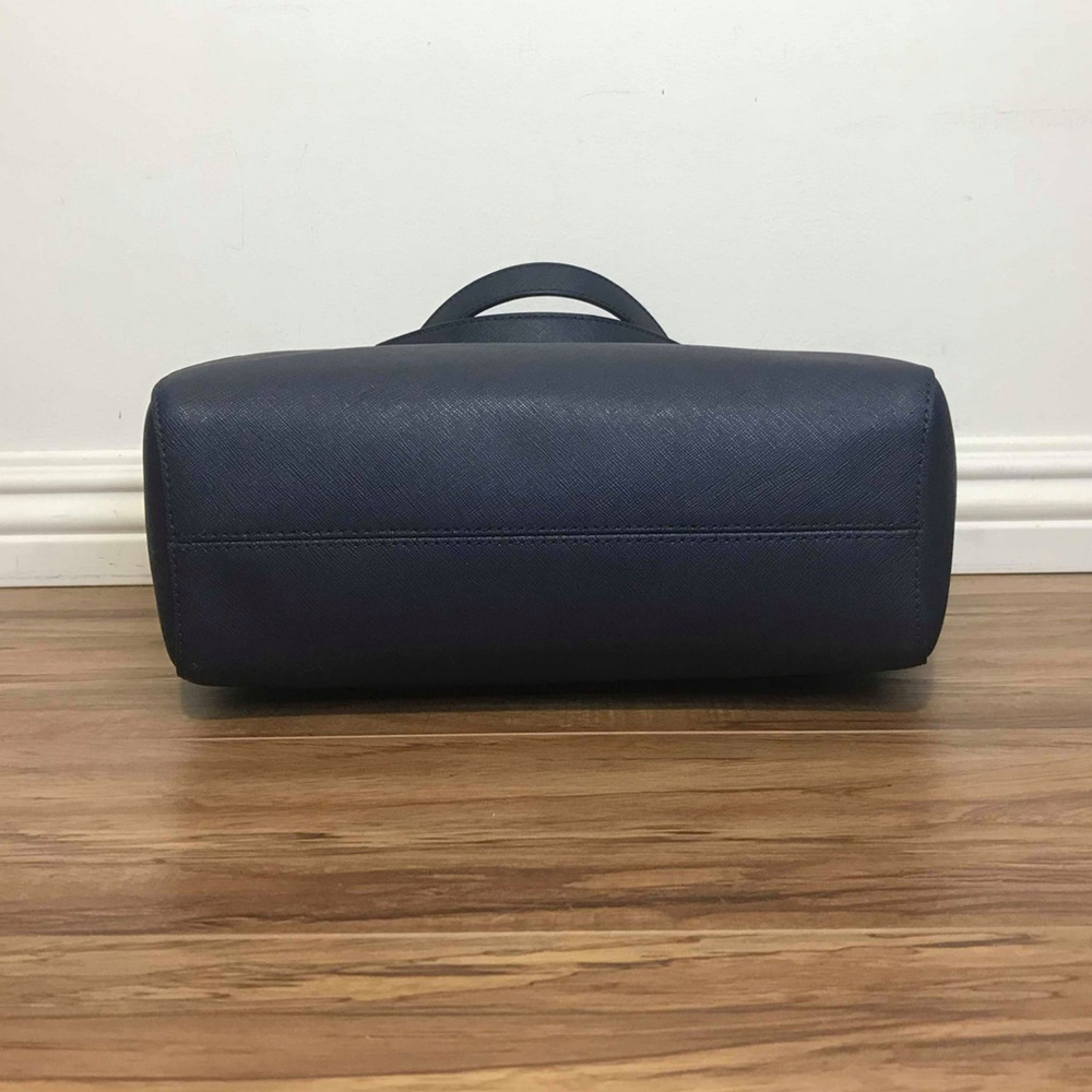❤️❤️SOLD❤️❤️Michael Kors Leather Saffiano Purse🥣 - Picture 5 of 8